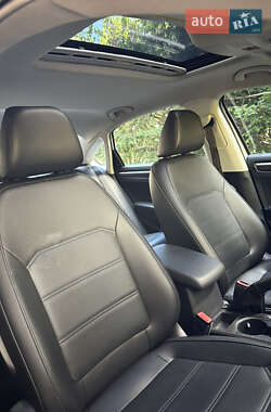 Седан Volkswagen Passat 2016 в  фото 23 Седан Volkswagen Passat 2016 в