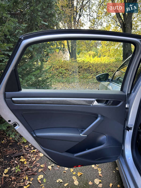 Седан Volkswagen Passat 2016 в Киеве