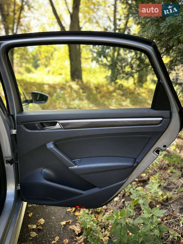 Седан Volkswagen Passat 2016 в Киеве