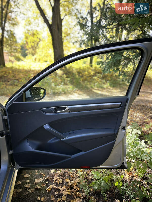 Седан Volkswagen Passat 2016 в Киеве