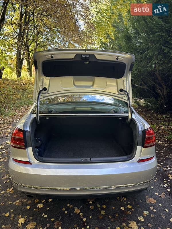 Седан Volkswagen Passat 2016 в Киеве