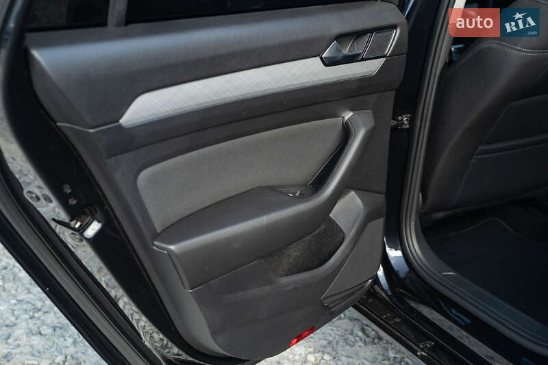 Універсал Volkswagen Passat 2021 в Чернівцях