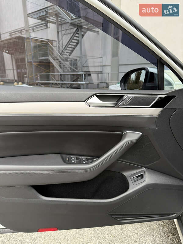 Универсал Volkswagen Passat 2017 в Киеве фото 25 Универсал Volkswagen Passat 2017 в Киеве