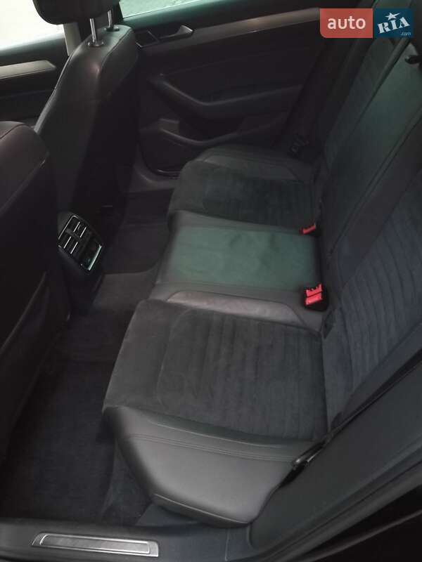 Універсал Volkswagen Passat 2015 в Тернополі