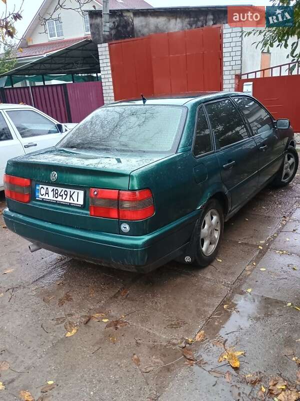 Седан Volkswagen Passat 1994 в Черкассах