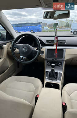 Универсал Volkswagen Passat 2011 в 