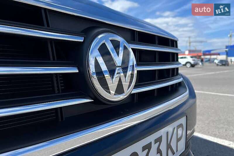 Седан Volkswagen Passat 2021 в Львове