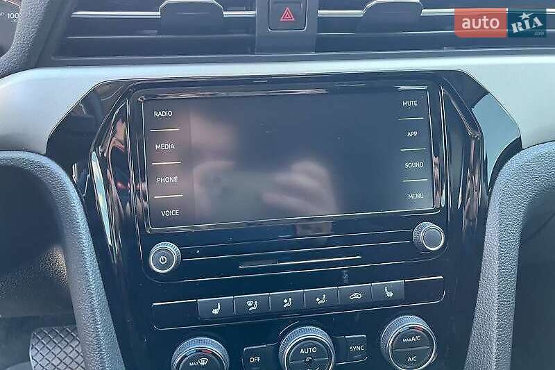 Седан Volkswagen Passat 2021 в Львове