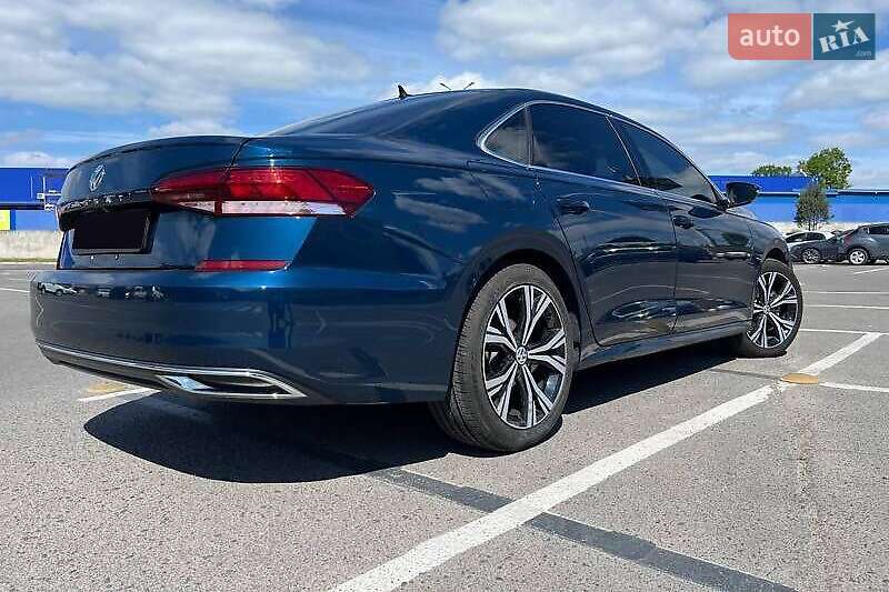 Седан Volkswagen Passat 2021 в Львове
