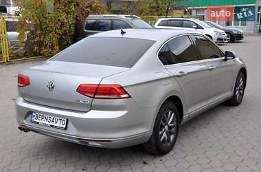Седан Volkswagen Passat 2015 в 