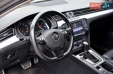 Седан Volkswagen Passat 2015 в 
