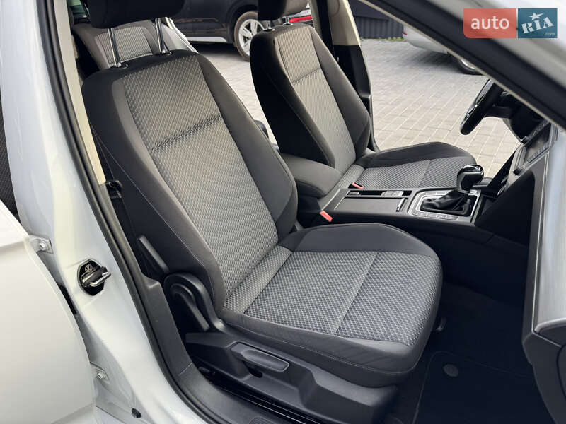 Універсал Volkswagen Passat 2015 в Мукачевому фото 34 Універсал Volkswagen Passat 2015 в Мукачевому