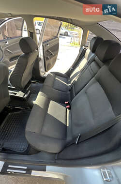 Седан Volkswagen Passat 2002 в  фото 21 Седан Volkswagen Passat 2002 в