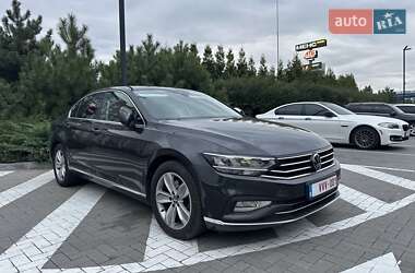 Універсал Volkswagen Passat 2021 в Івано-Франківську