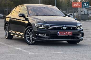 Седан Volkswagen Passat 2018 в Киеве