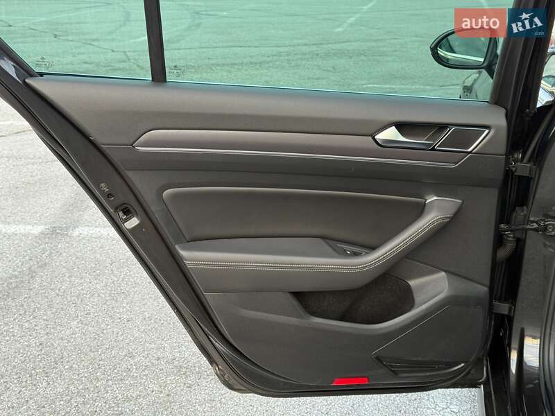 Седан Volkswagen Passat 2018 в Чернівцях