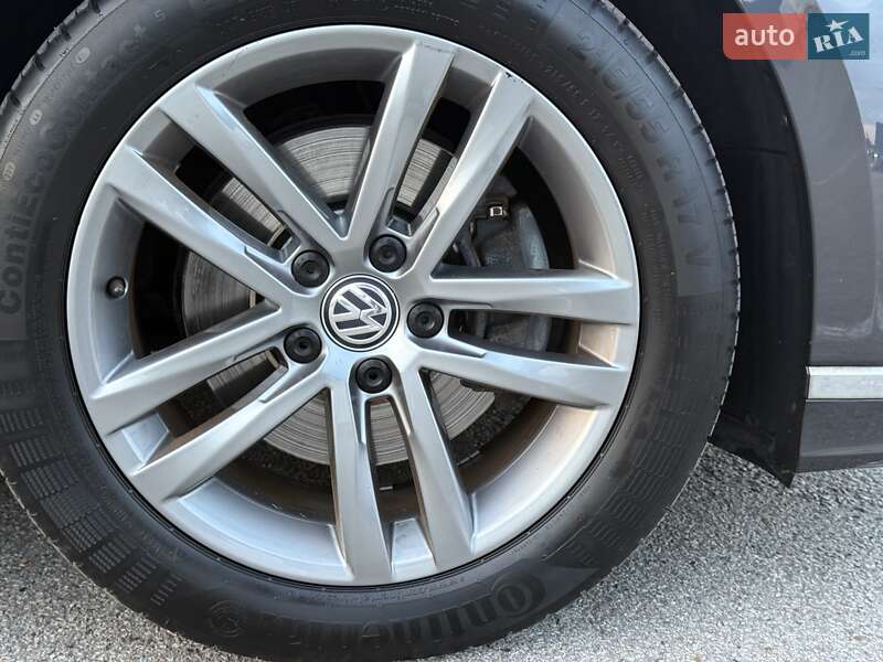 Седан Volkswagen Passat 2018 в Чернівцях