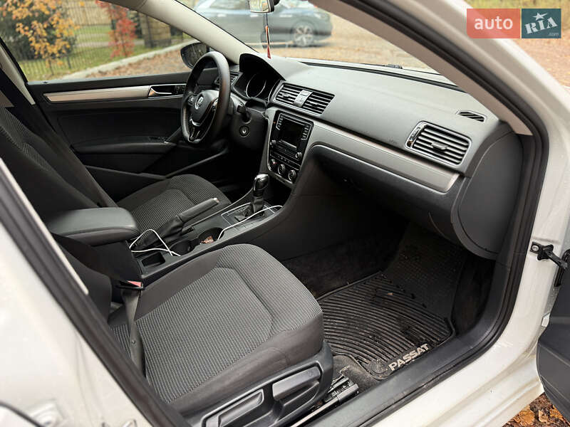 Седан Volkswagen Passat 2018 в Киеве