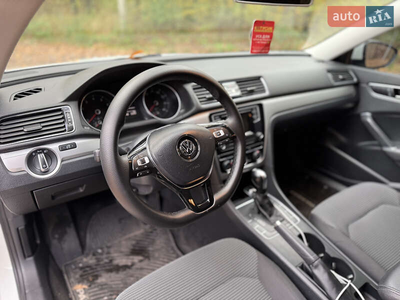 Седан Volkswagen Passat 2018 в Киеве