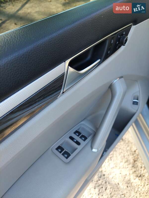 Седан Volkswagen Passat 2016 в Івано-Франківську