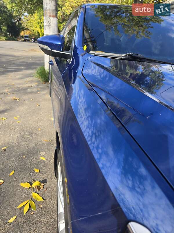 Седан Volkswagen Passat 2015 в Николаеве