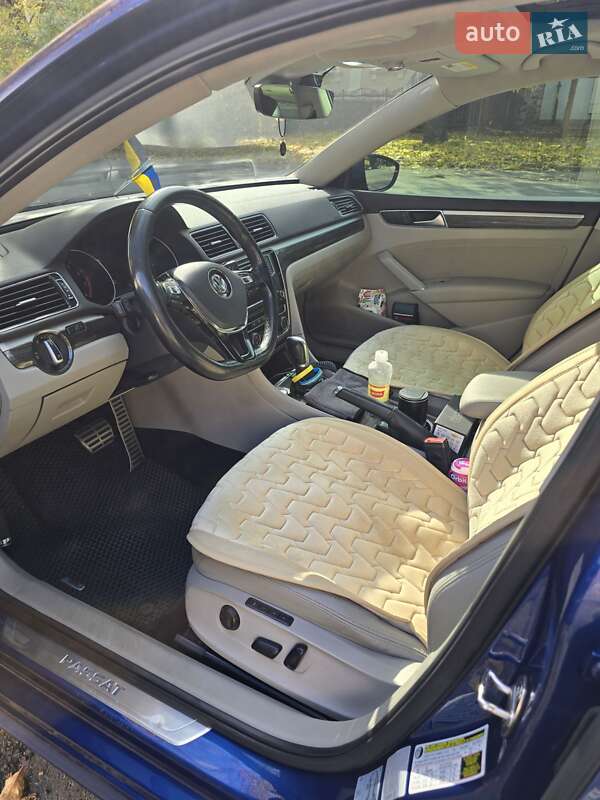 Седан Volkswagen Passat 2015 в Николаеве