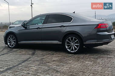 Седан Volkswagen Passat 2015 в  фото 10 Седан Volkswagen Passat 2015 в