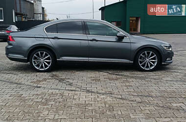 Седан Volkswagen Passat 2015 в  фото 3 Седан Volkswagen Passat 2015 в