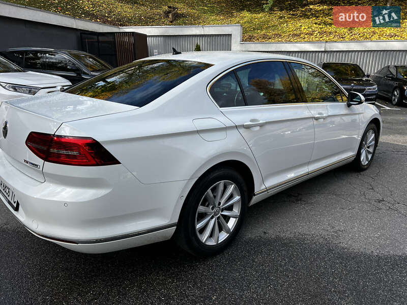 Седан Volkswagen Passat 2015 в Києві