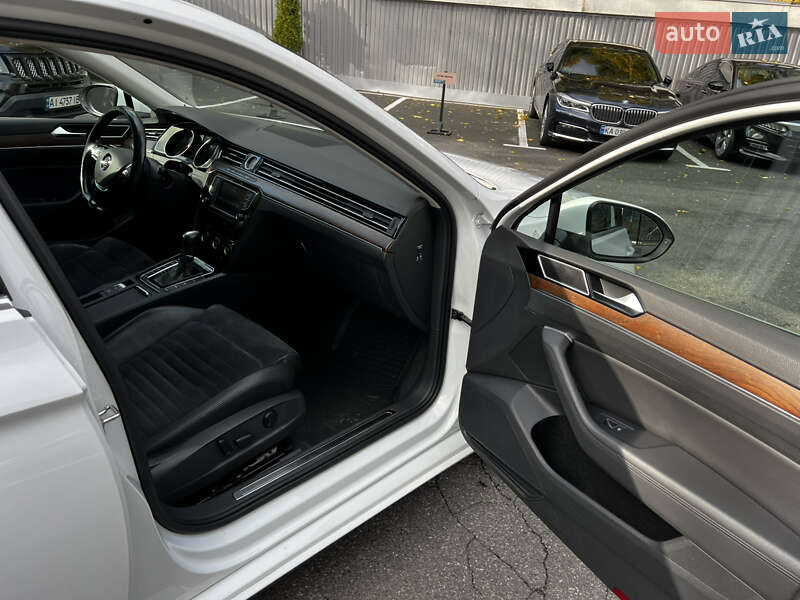 Седан Volkswagen Passat 2015 в Києві