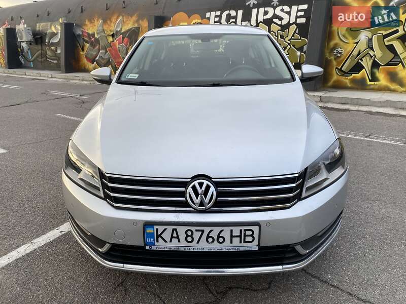 Седан Volkswagen Passat 2012 в Києві