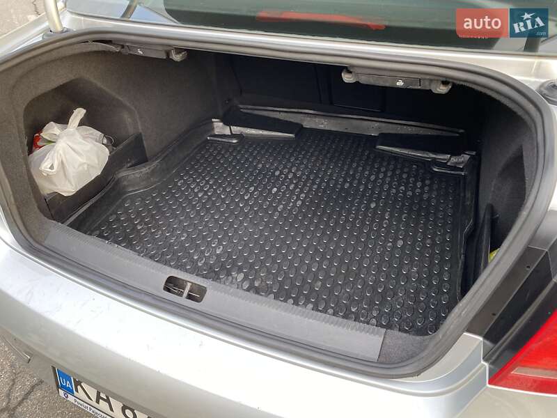 Седан Volkswagen Passat 2012 в Києві