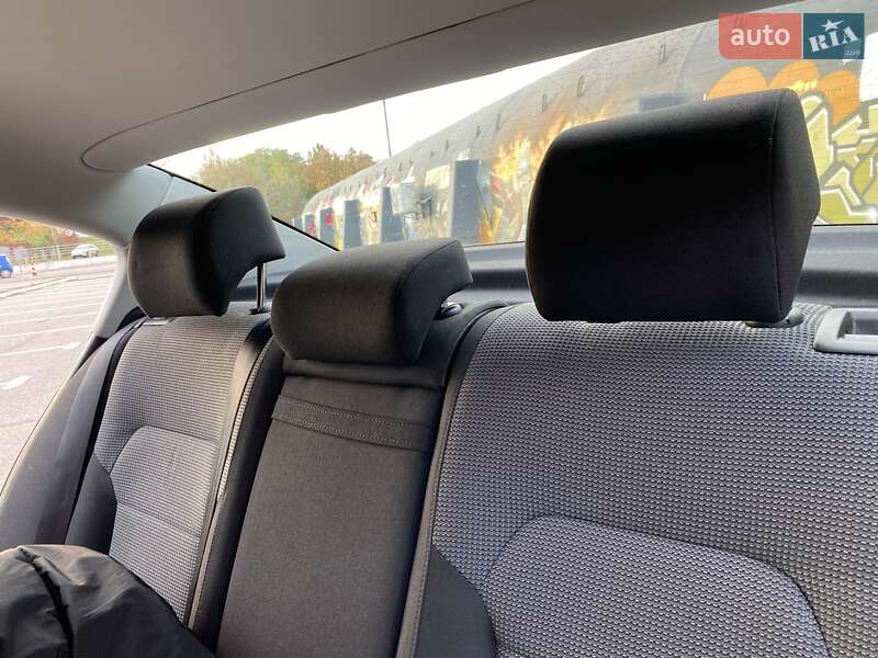 Седан Volkswagen Passat 2012 в Києві