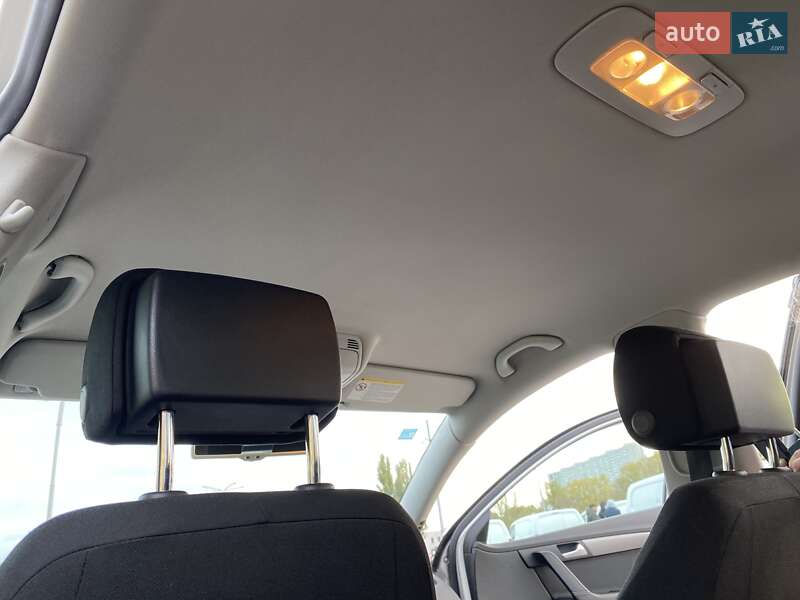 Седан Volkswagen Passat 2012 в Києві