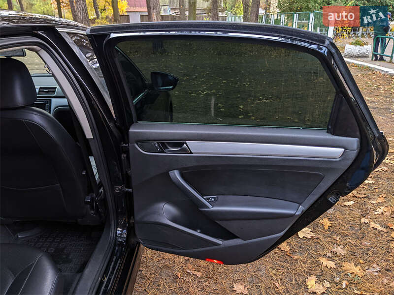 Седан Volkswagen Passat 2012 в Киеве