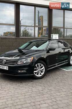 Седан Volkswagen Passat 2016 в Житомирі