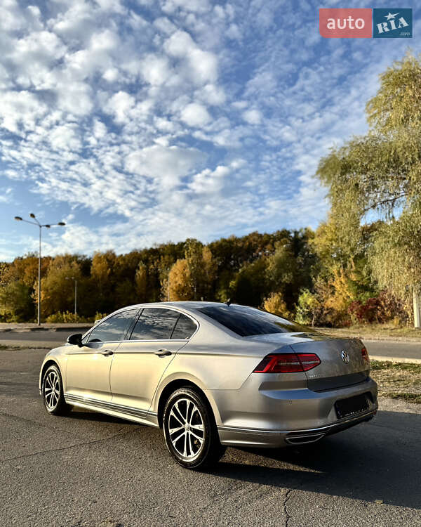 Седан Volkswagen Passat 2018 в Дніпрі