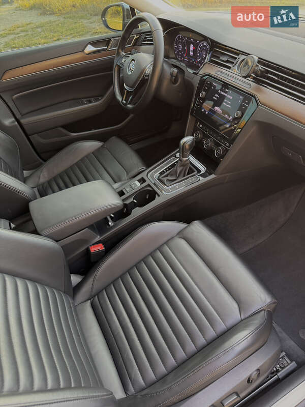 Седан Volkswagen Passat 2018 в Дніпрі