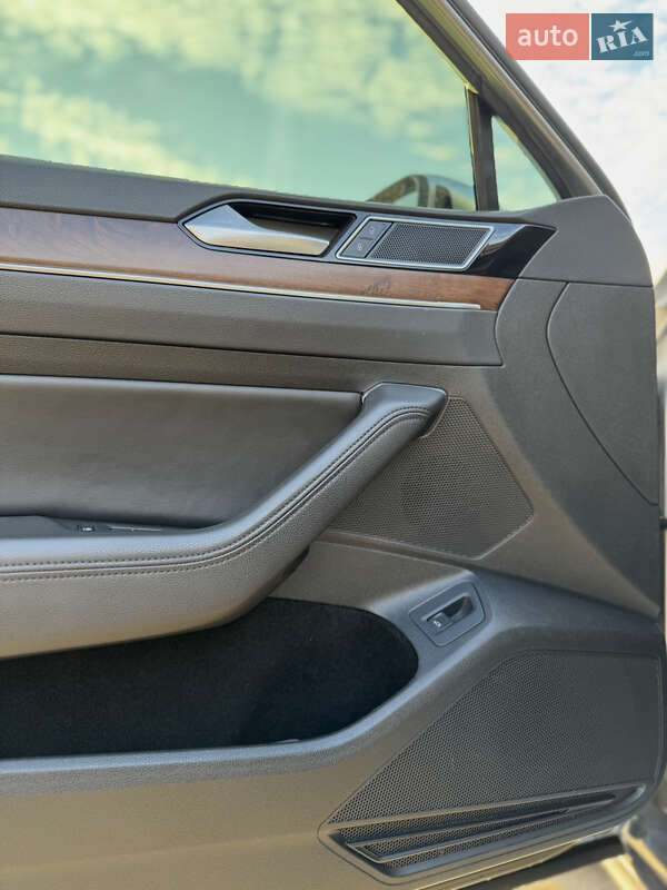 Седан Volkswagen Passat 2018 в Дніпрі