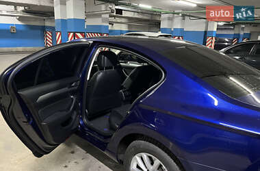 Седан Volkswagen Passat 2018 в Києві