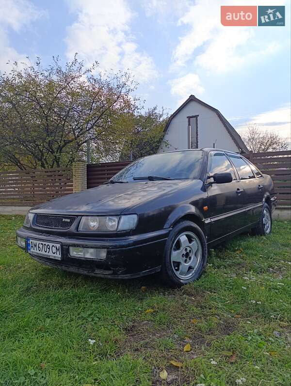 Седан Volkswagen Passat 1996 в Бердичеве