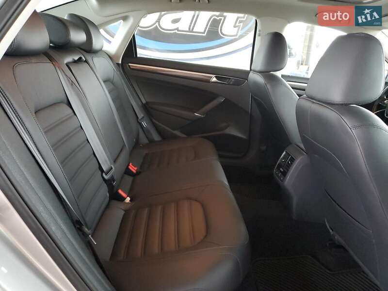 Седан Volkswagen Passat 2016 в Ивано-Франковске