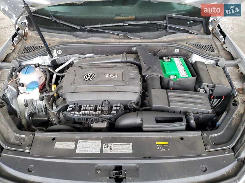 Седан Volkswagen Passat 2016 в Ивано-Франковске