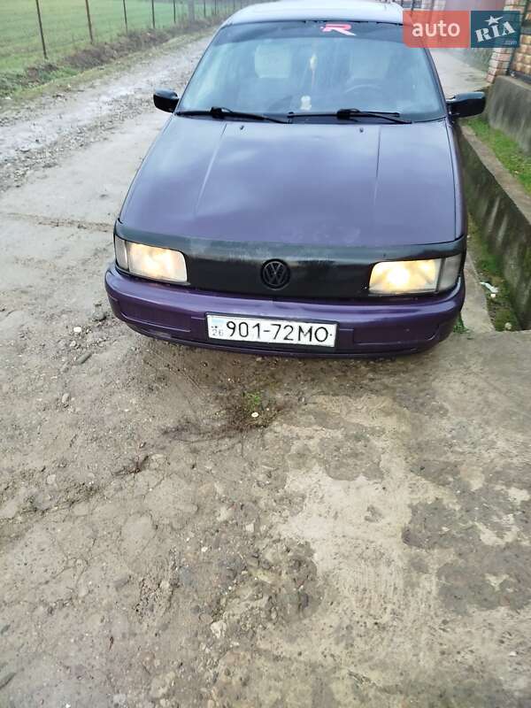 Седан Volkswagen Passat 1992 в 