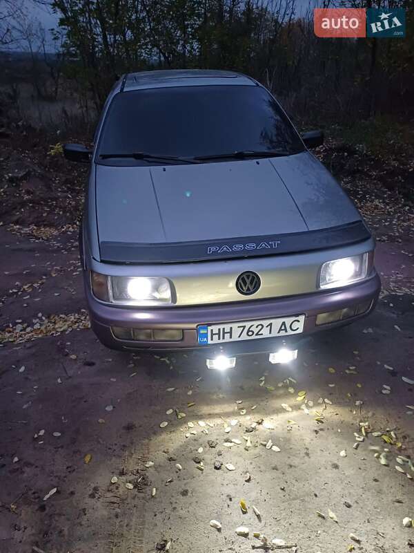 Седан Volkswagen Passat 1992 в Ананьїві