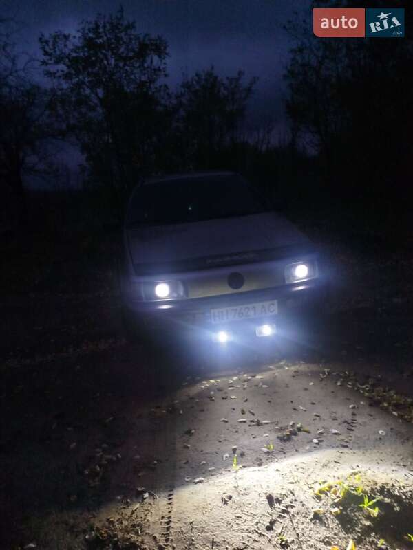 Седан Volkswagen Passat 1992 в Ананьїві