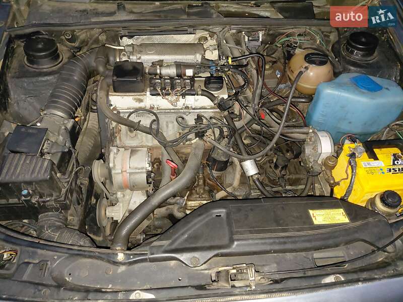 Седан Volkswagen Passat 1992 в Ананьїві