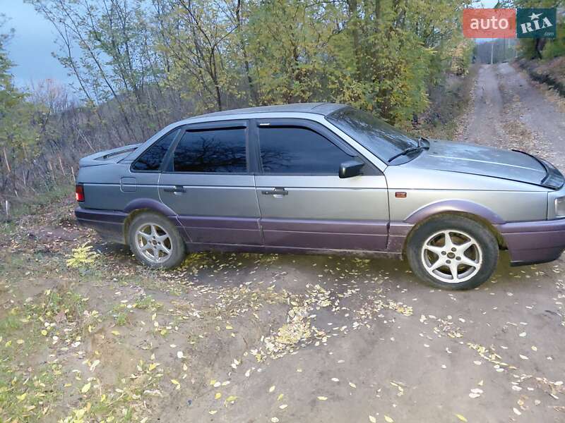 Седан Volkswagen Passat 1992 в Ананьїві