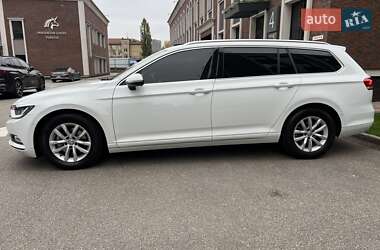 Універсал Volkswagen Passat 2015 в Києві