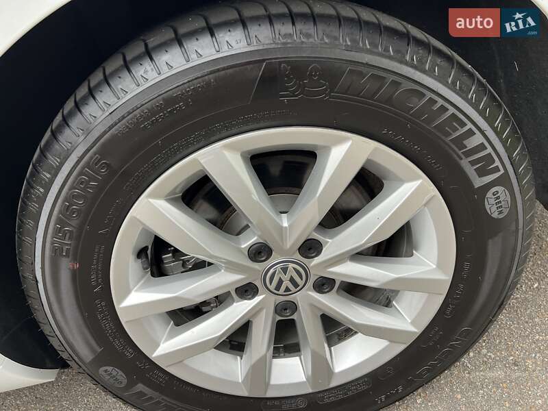 Універсал Volkswagen Passat 2015 в Києві